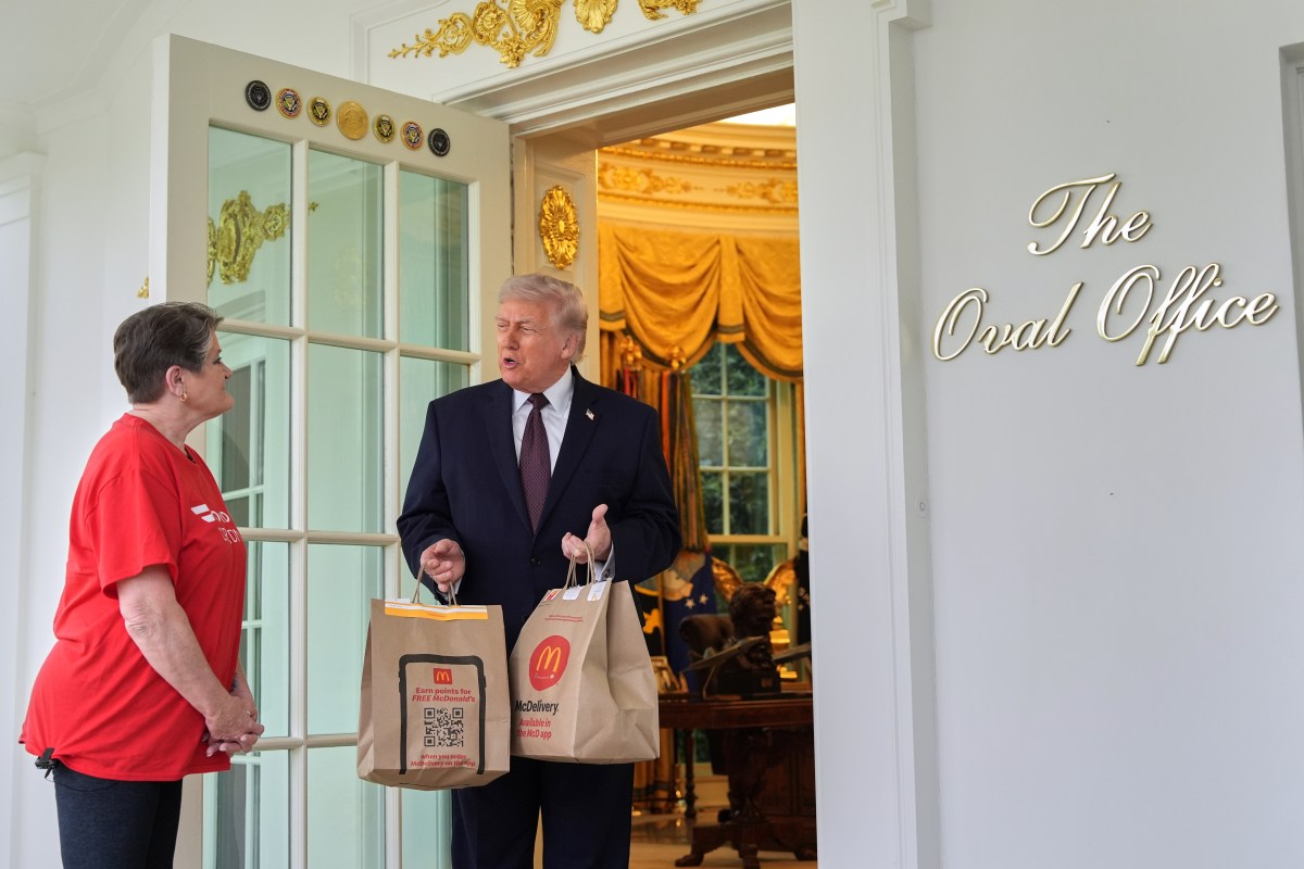 Donald Trump Asks DoorDash Driver About Men Playing Women& 039;s Sports