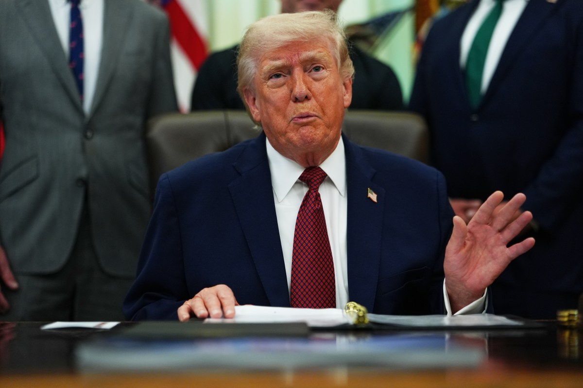 Trump Signs Short-Term Stopgap to Surveillance Bill Amid GOP Turmoil