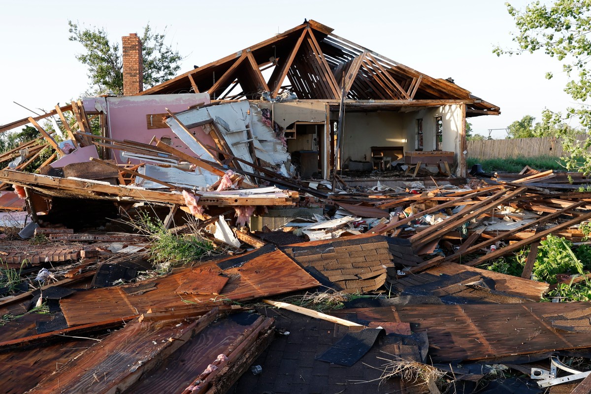 Enid Tornado Damage: Photos Show Oklahoma Homes Flattened as More ...