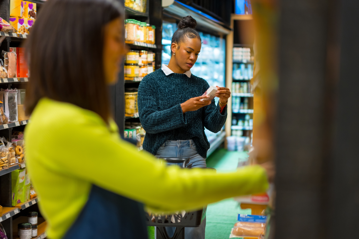 Woman Overhears Couple Fight—No Idea What She’s About To Get Into: 'Chaos'
