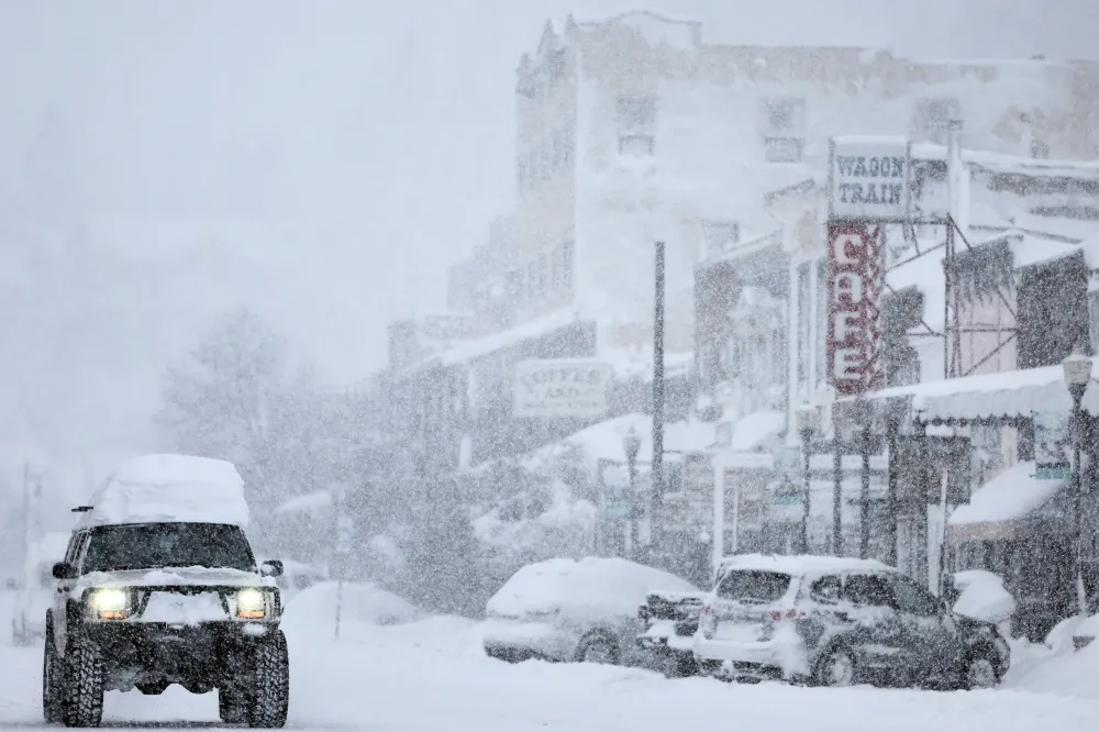 Winter storm warning as 4 feet of snow to strike: ‘Life‑threatening ...