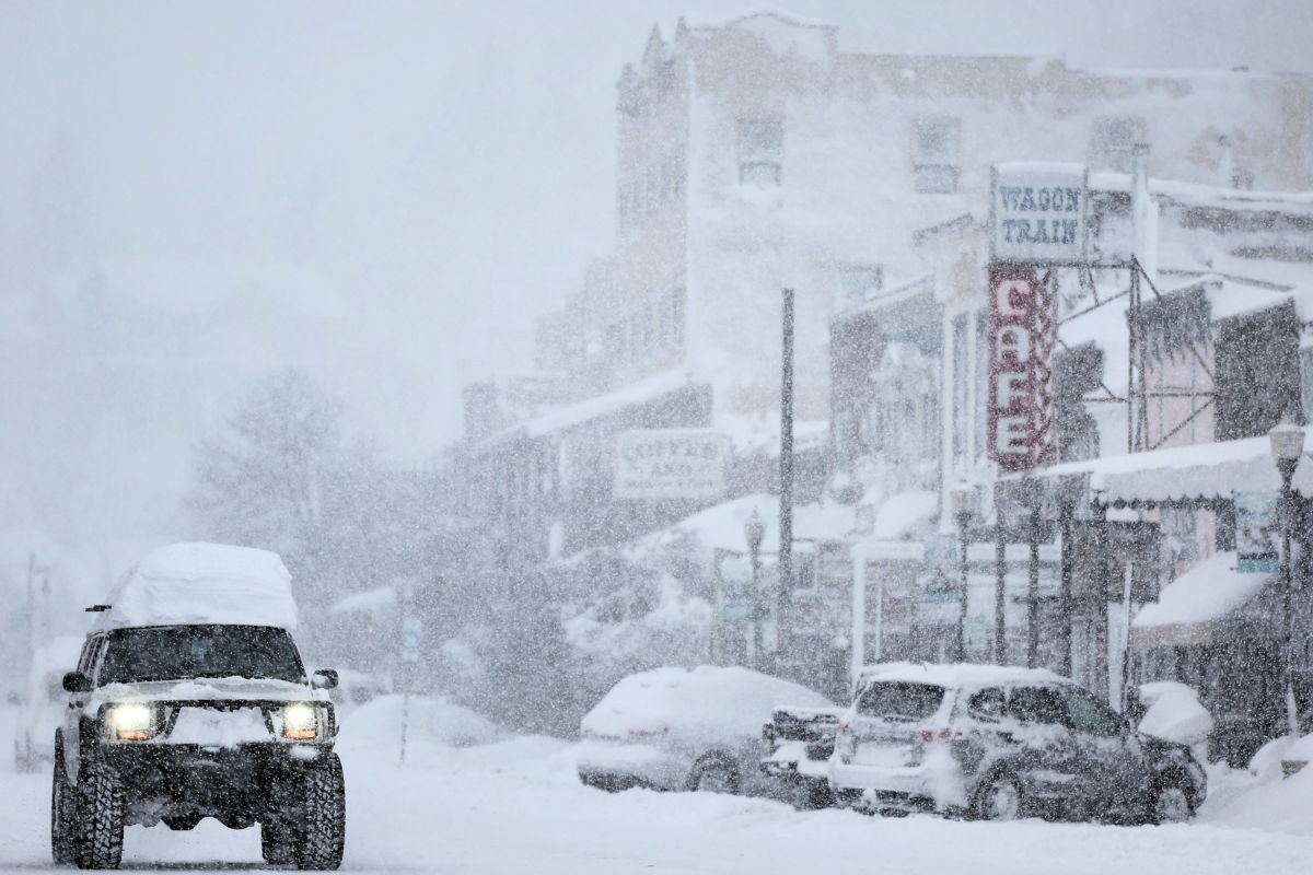 Winter storm warning as 4 feet of snow to strike: ‘Life‑threatening ...
