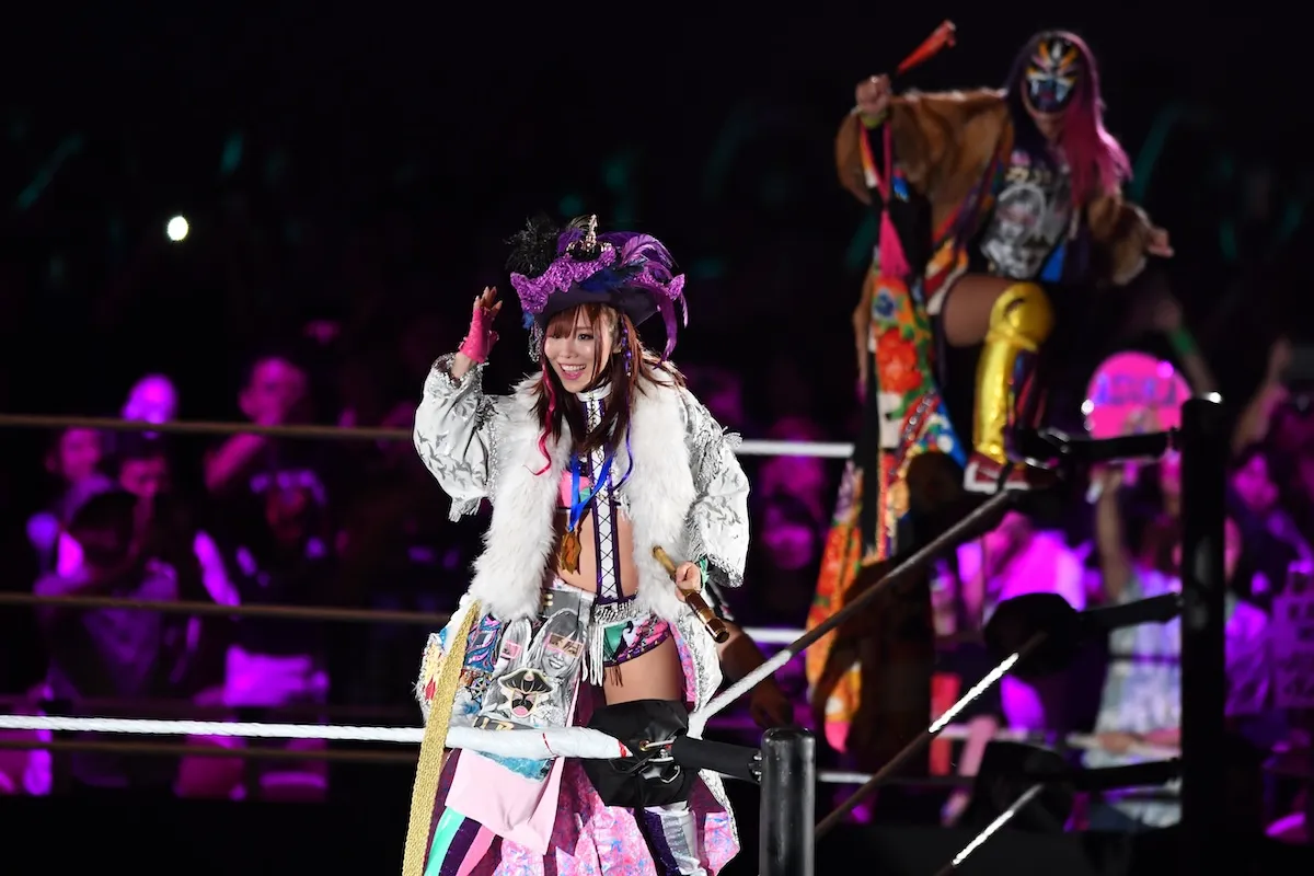 Kairi Sane and Asuka pose in ring at WWE Live Tokyo event
