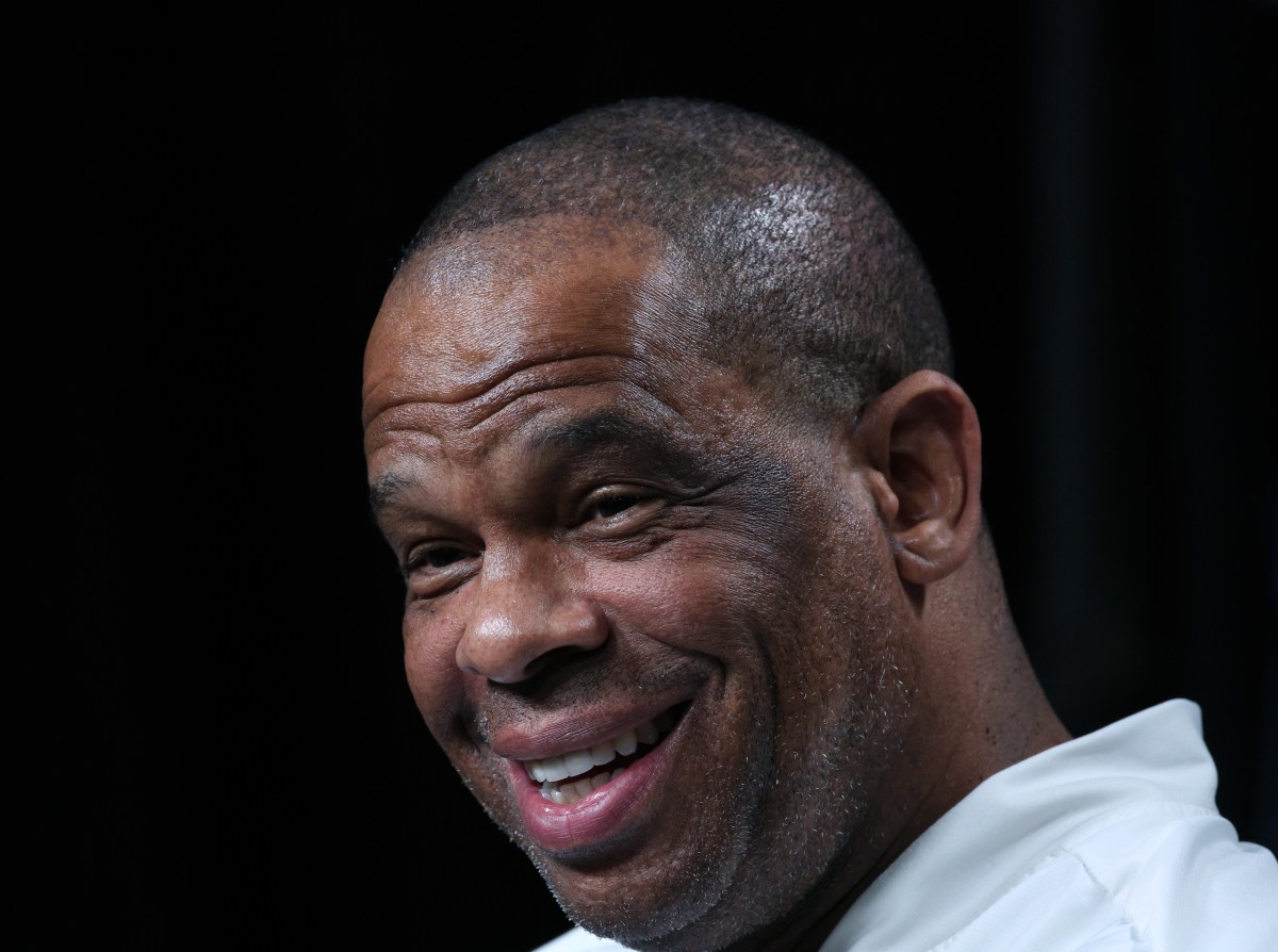 Top 3 favorites to replace Hubert Davis at UNC after Tommy Lloyd decision