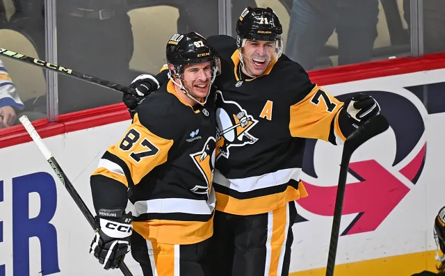 Pittsburgh Penguins forwards Sidney Crosby and Evgeni Malkin