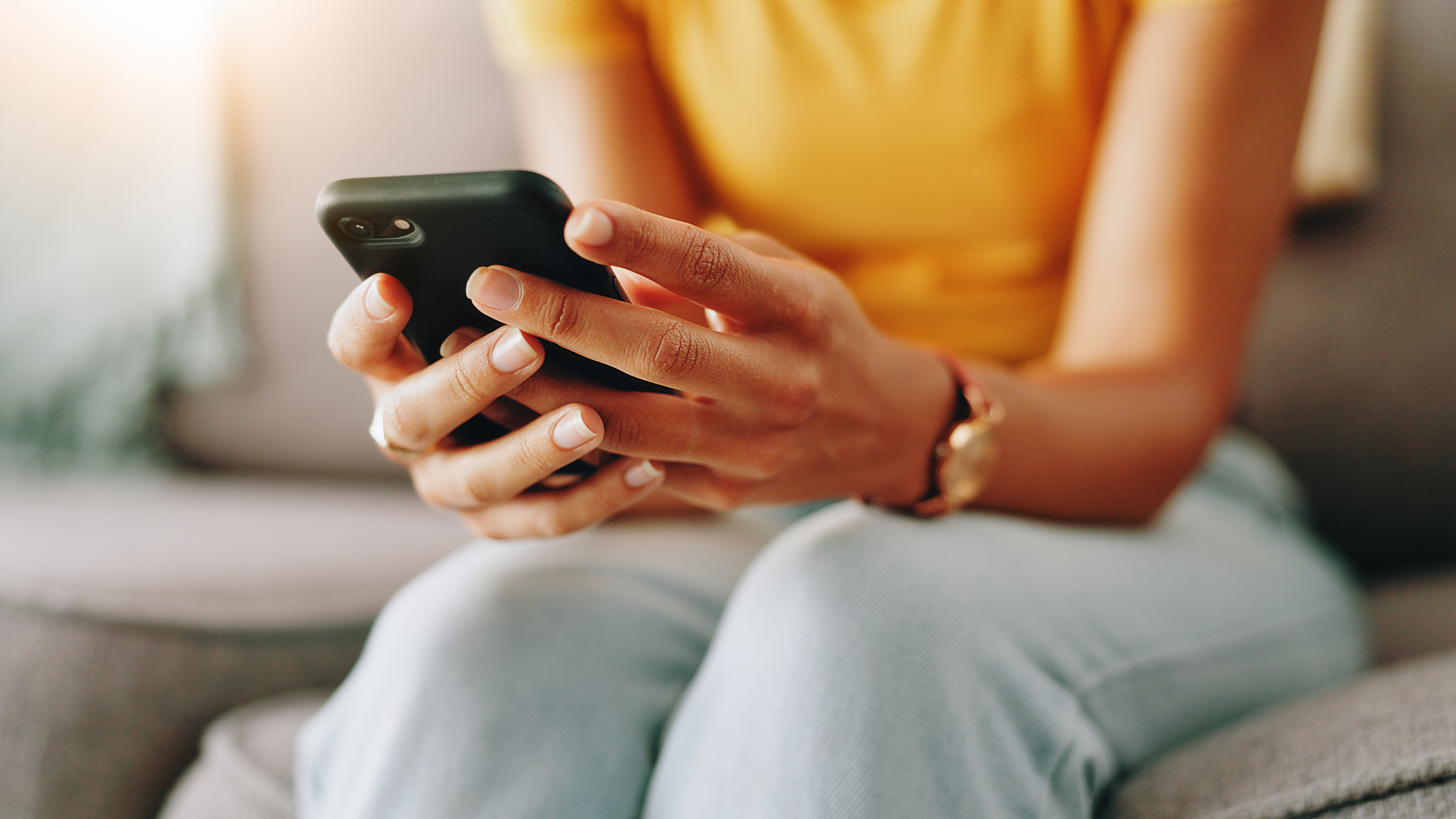 Mom Thought $5,185 Phone Bill Was Mistake, Then She Speaks to Her Daughter