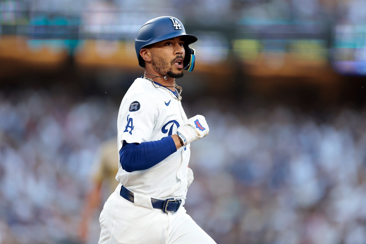 Mookie Betts out of Dodgers game after injury — What's his status?