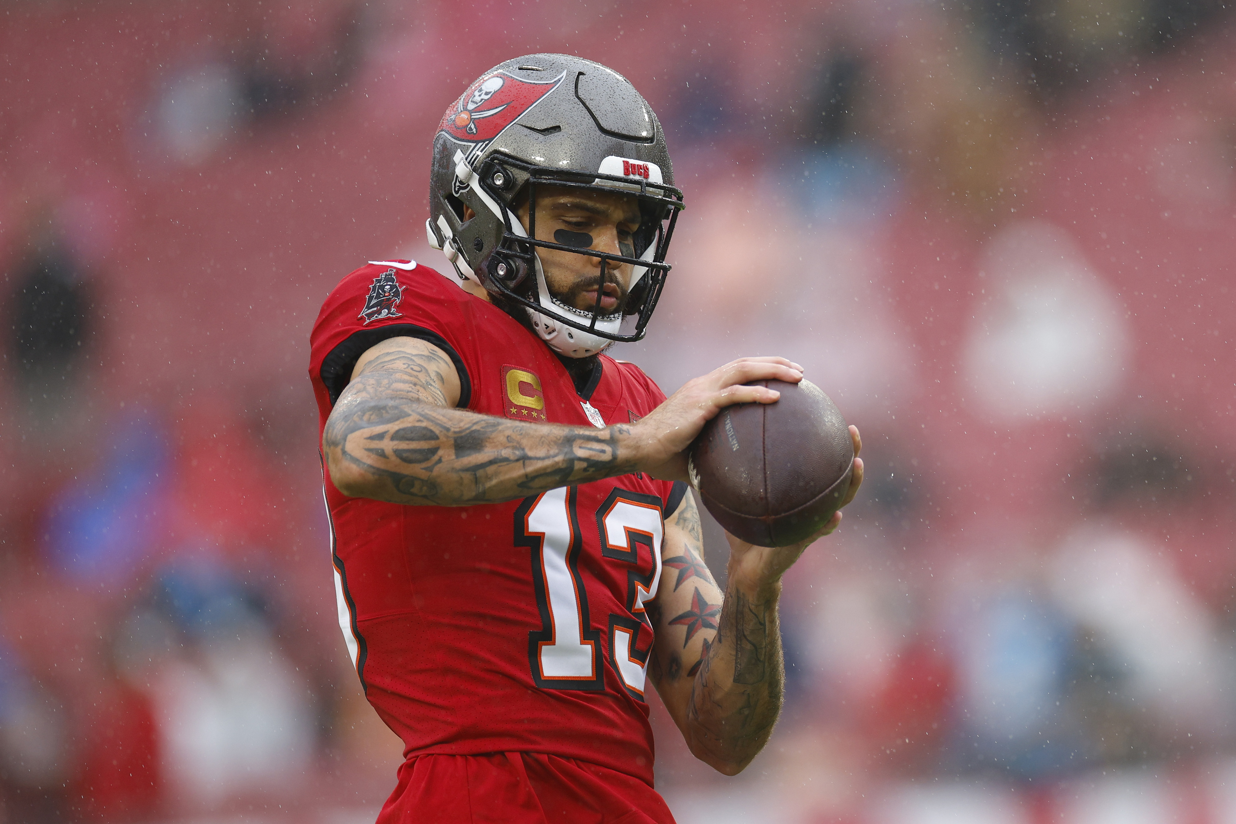 Mike Evans Announces New Jersey Number With 49ers