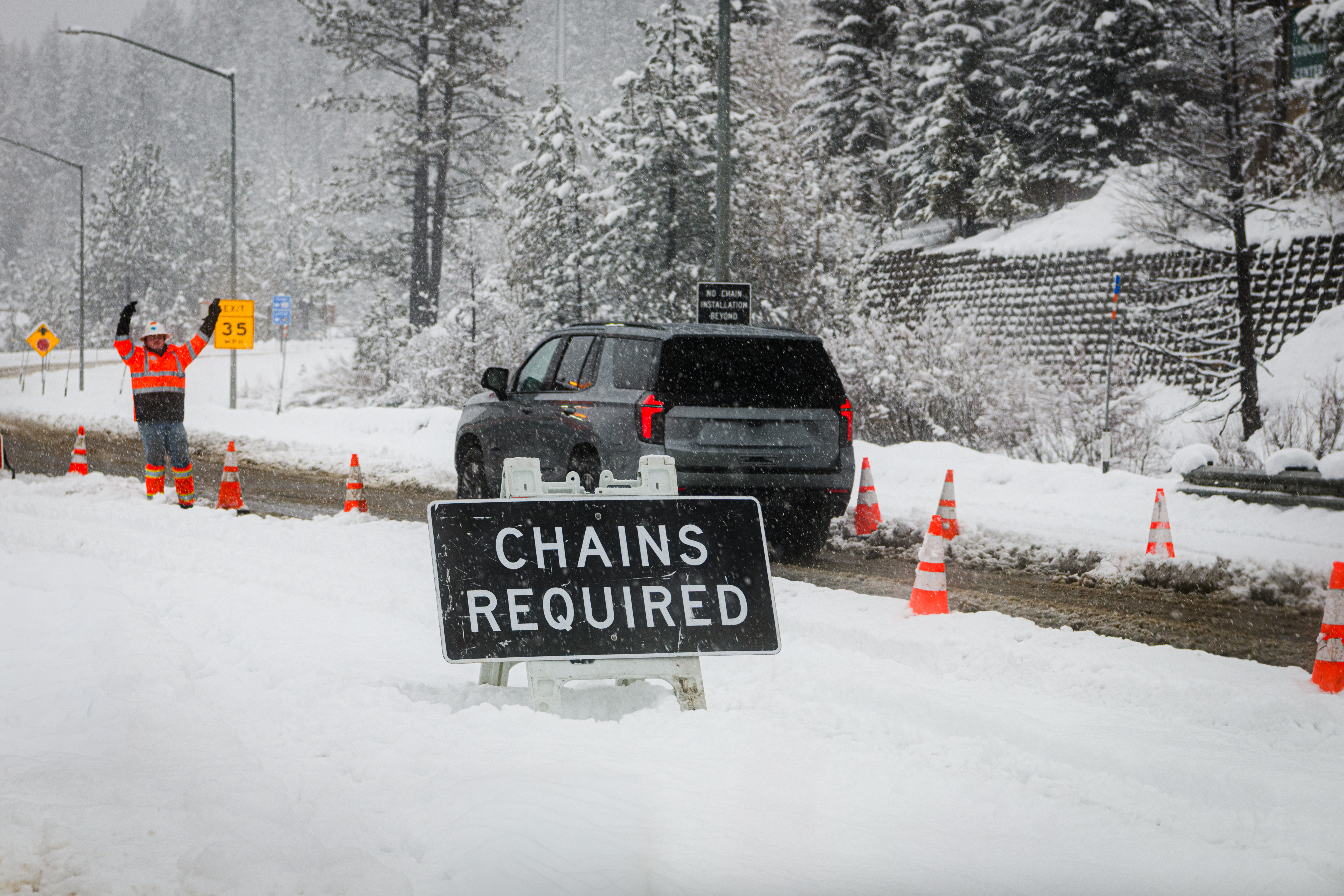 Heavy Snow Alert As 28 Inches To Hit: ‘Stay Indoors’