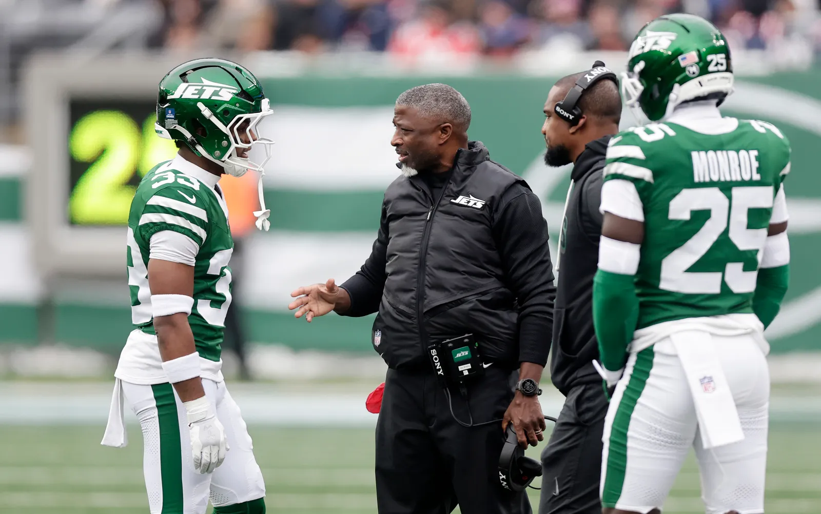 Jets Zero In on Edge-Rusher: Who's the Top Pick?