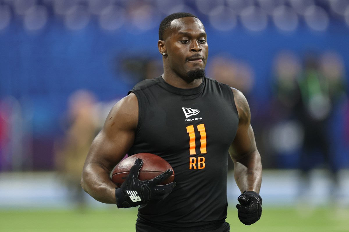 Jeremiyah Love Projected to Step Into NFL Franchise as 'Future on Offense'