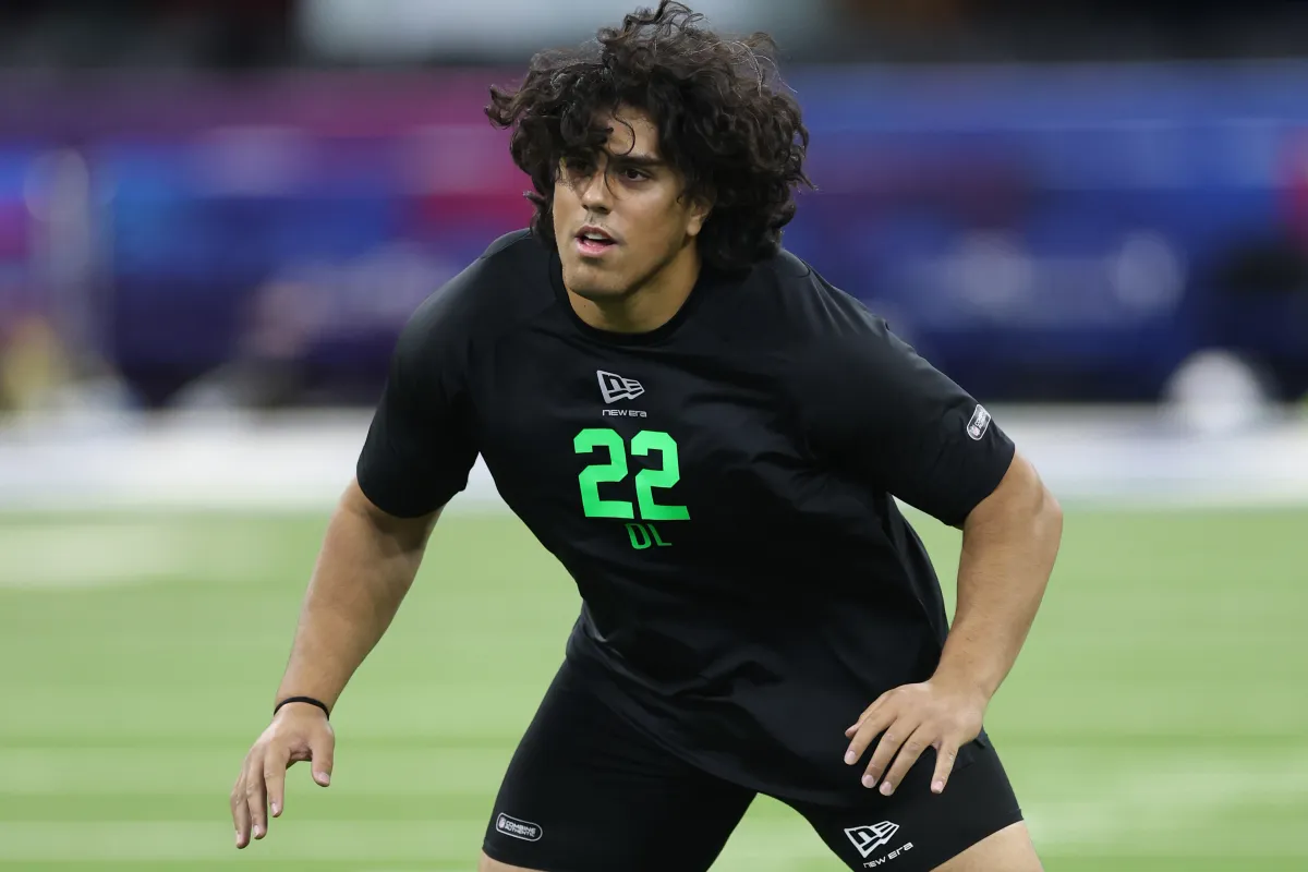Jet Davis Jets Projected to Snag 'Immediate Starter' With Draft-Day Trade - Newsweek