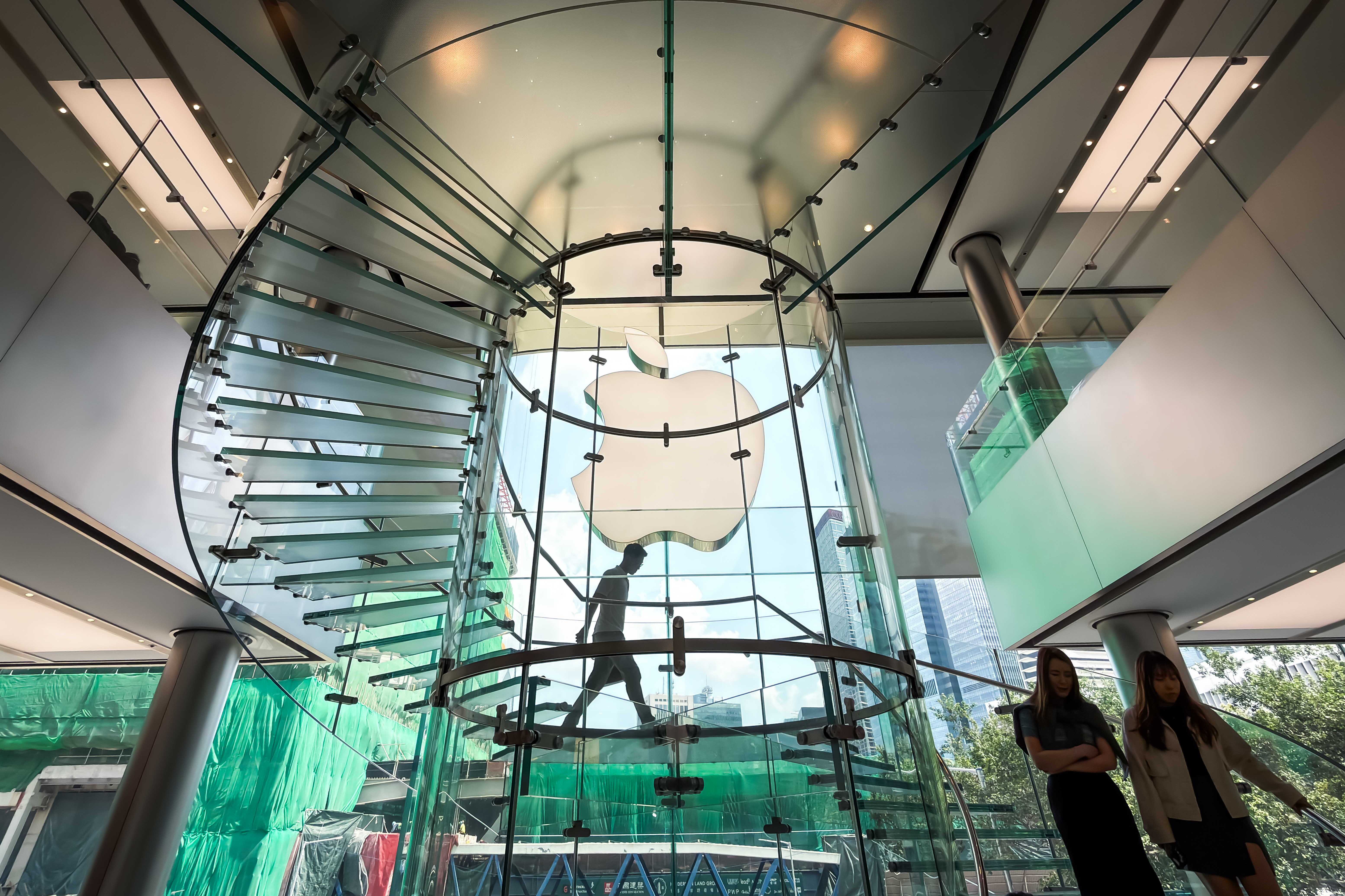 iPhone User Gives Warning About Public Chargers—Change This Setting Now