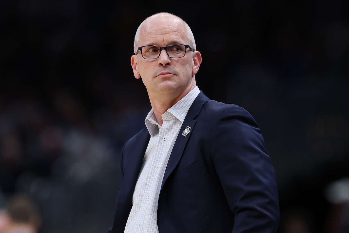 UConn's Dan Hurley defends Geno Auriemma after Dawn Staley exchange