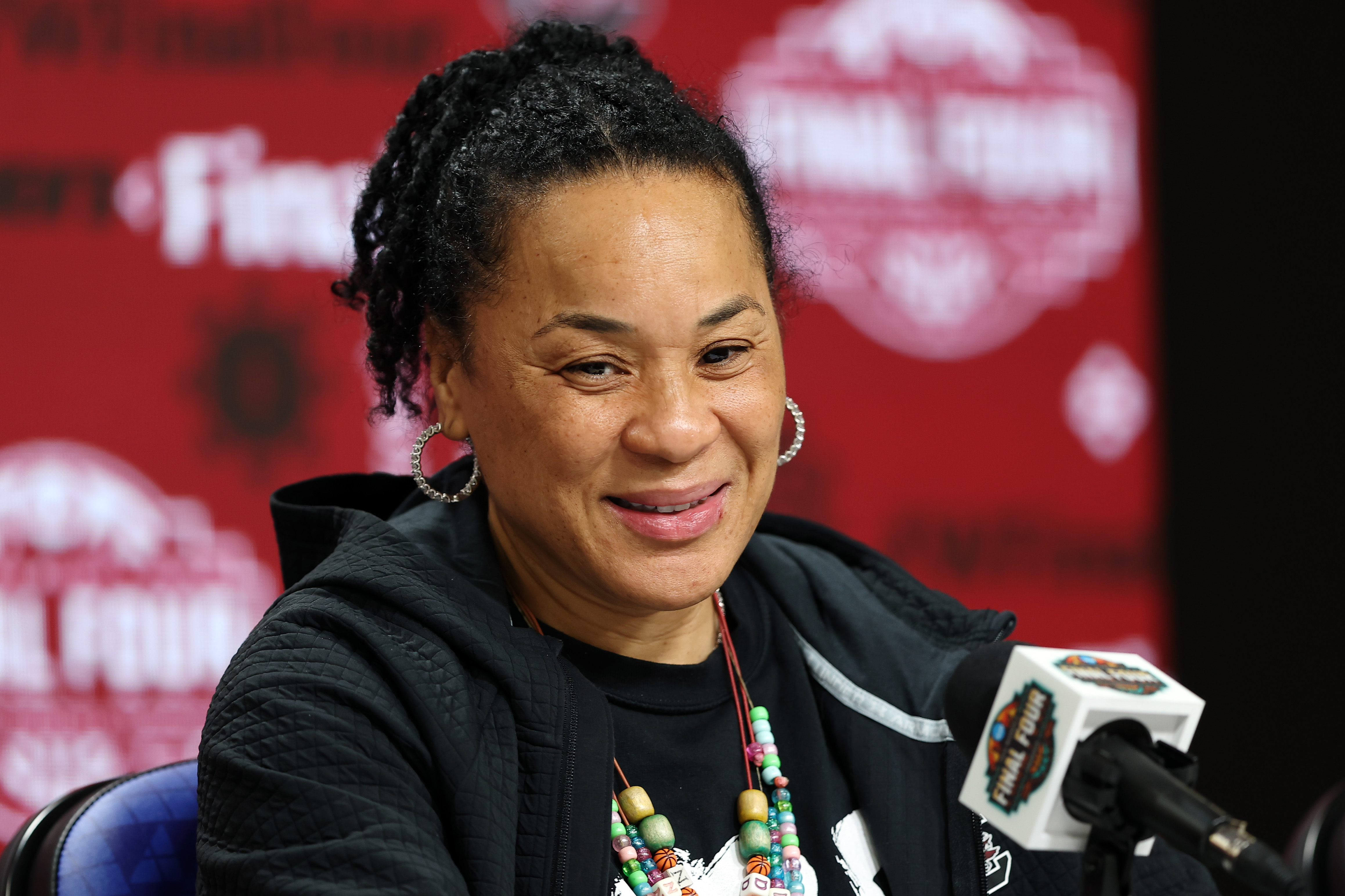 Dawn Staley-Geno Auriemma Lip-Reading Video Goes Viral