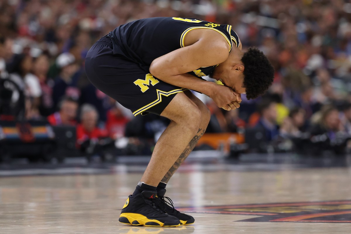 Arizona Fans Face Backlash After Booing Injured Player Yaxel Lendeborg