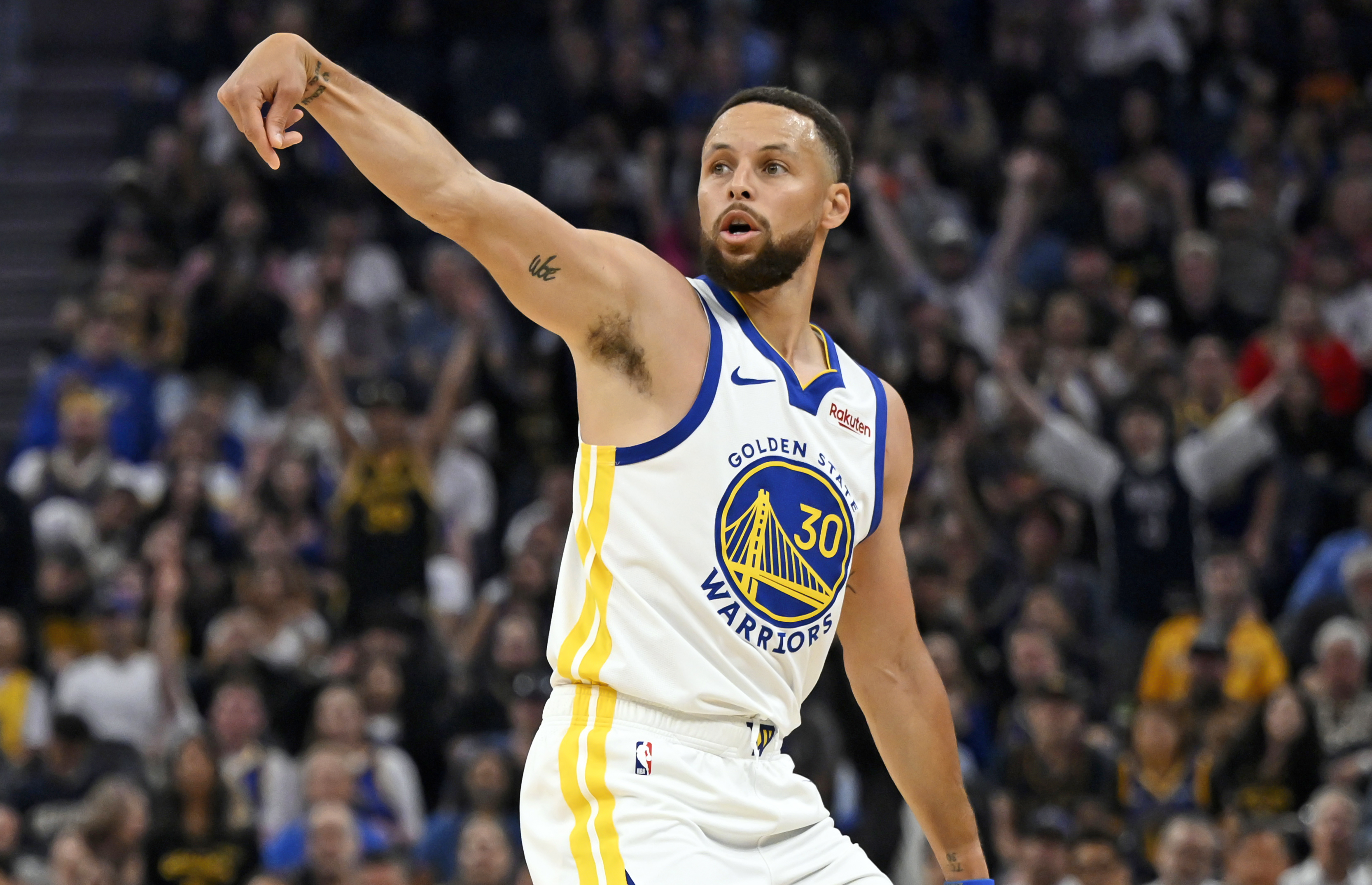 Warriors’ Steph Curry Passes Spurs Legend Tim Duncan With Latest Historic Feat