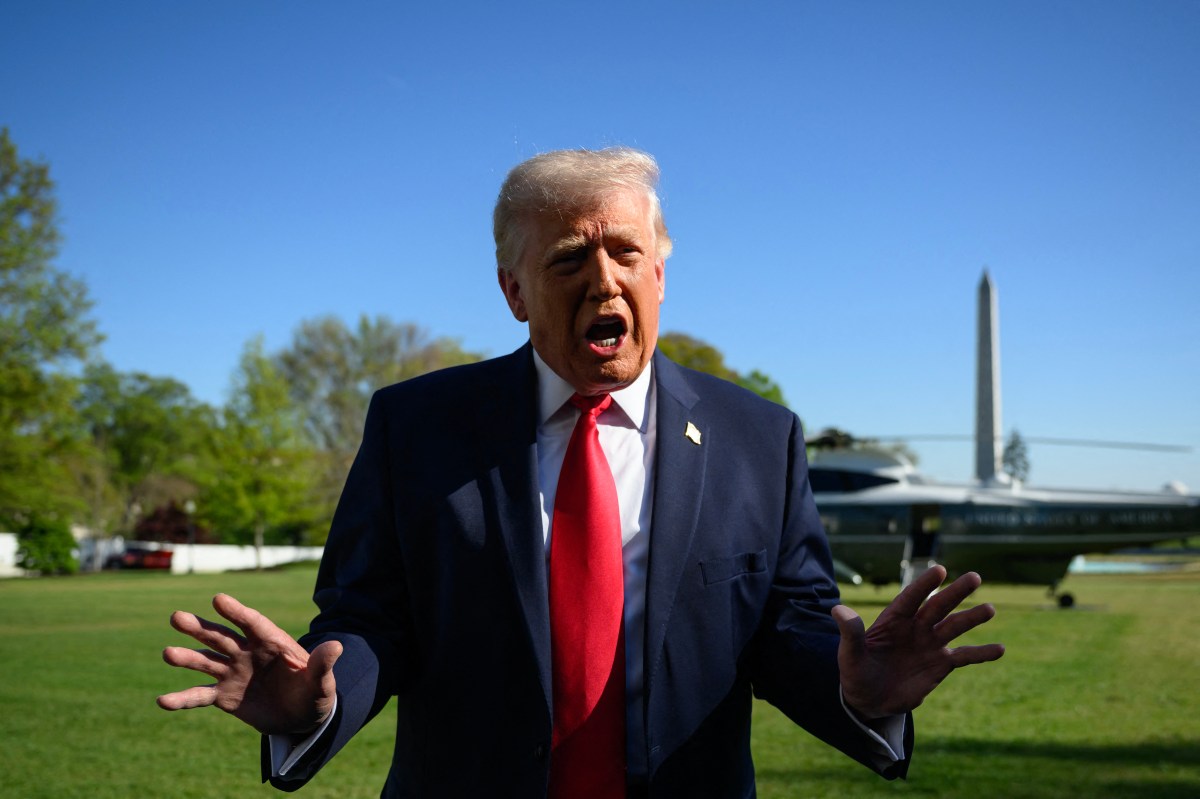 Trump Warns China Explicitly Over Iran Weapons, Threatens &lsquo;50% Tariff&rsquo;