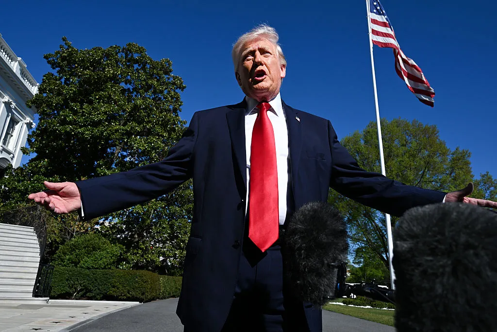 Iran War Live Updates: Trump Predicts Deal ‘In Days’ as Tehran Declares Strait ‘Open’