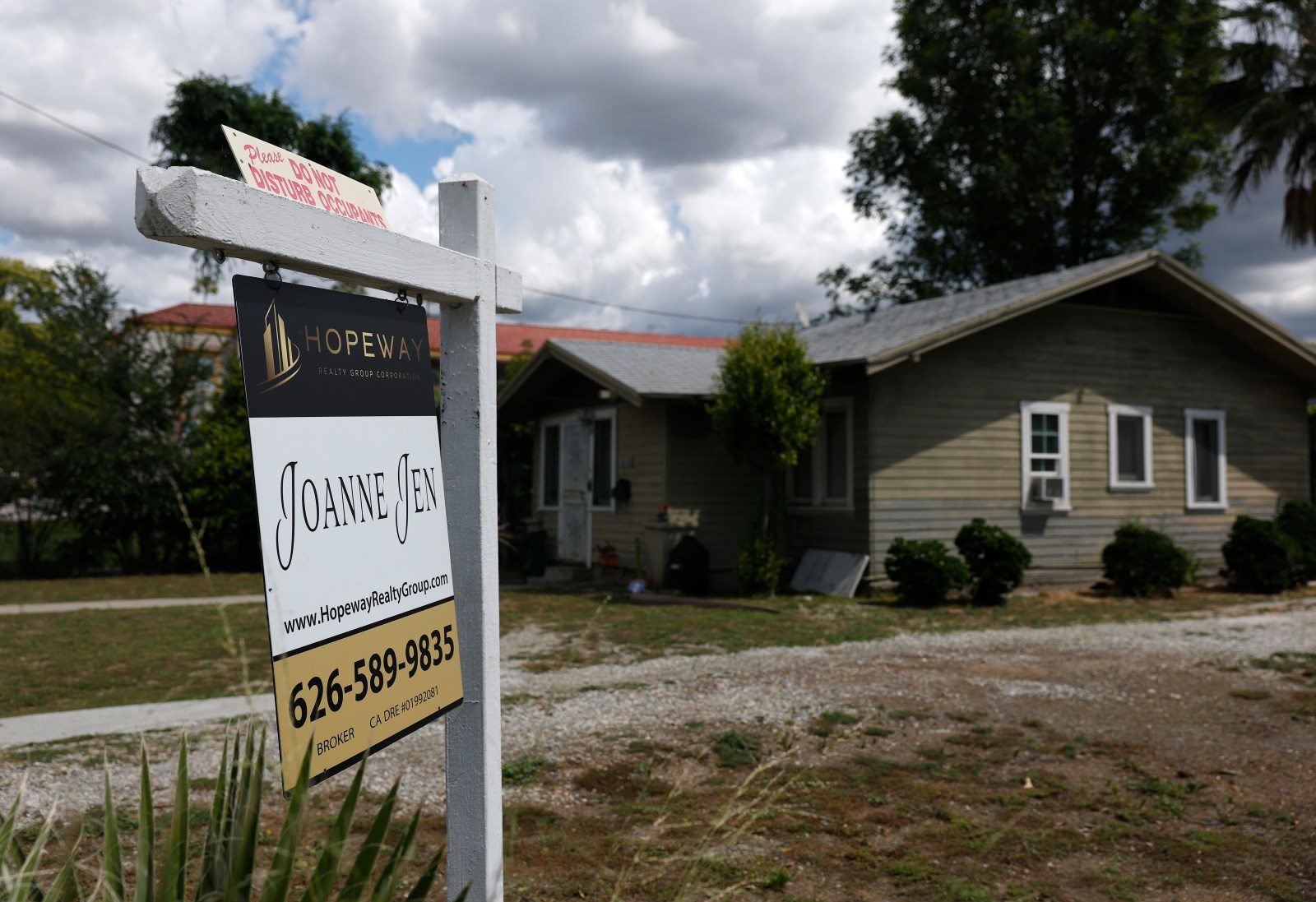 newsweek.com - Giulia Carbonaro - Housing market gets worrying forecast for 2026