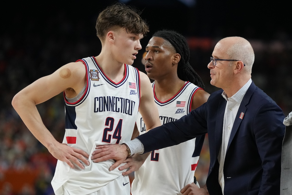 Dan Hurley Sends 3-Word Message on Braylon Mullins' UConn Return