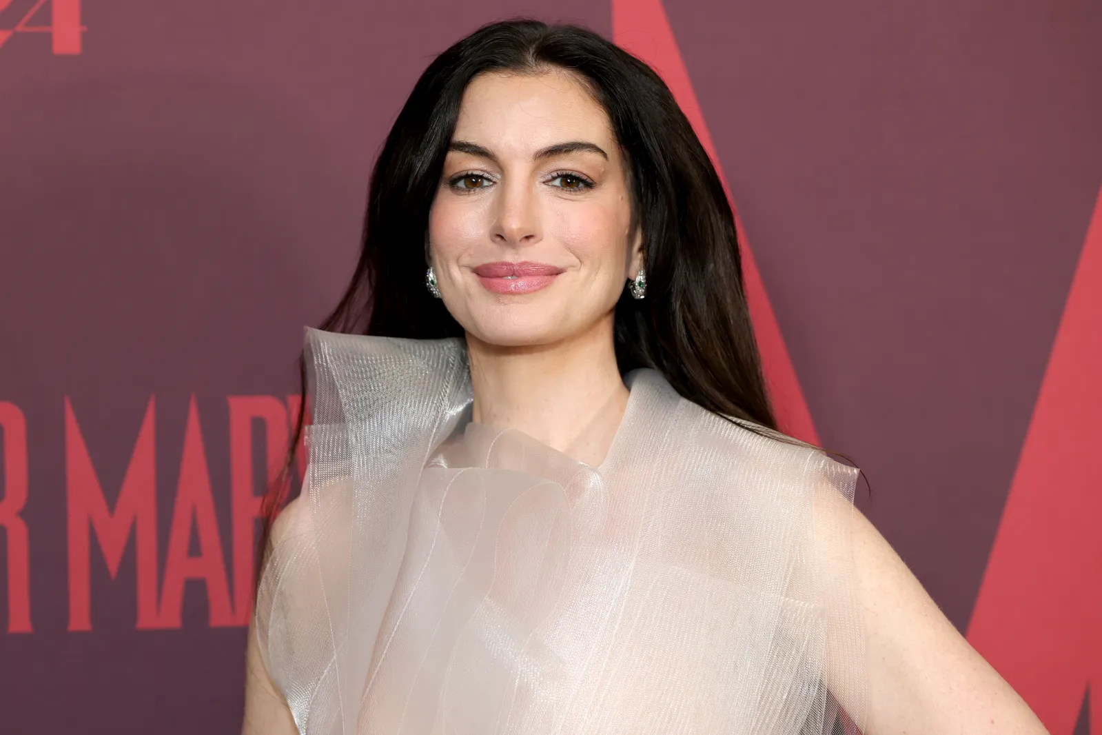 Anne Hathaway's Stylish Message Lights Up the 2026 WNBA Draft