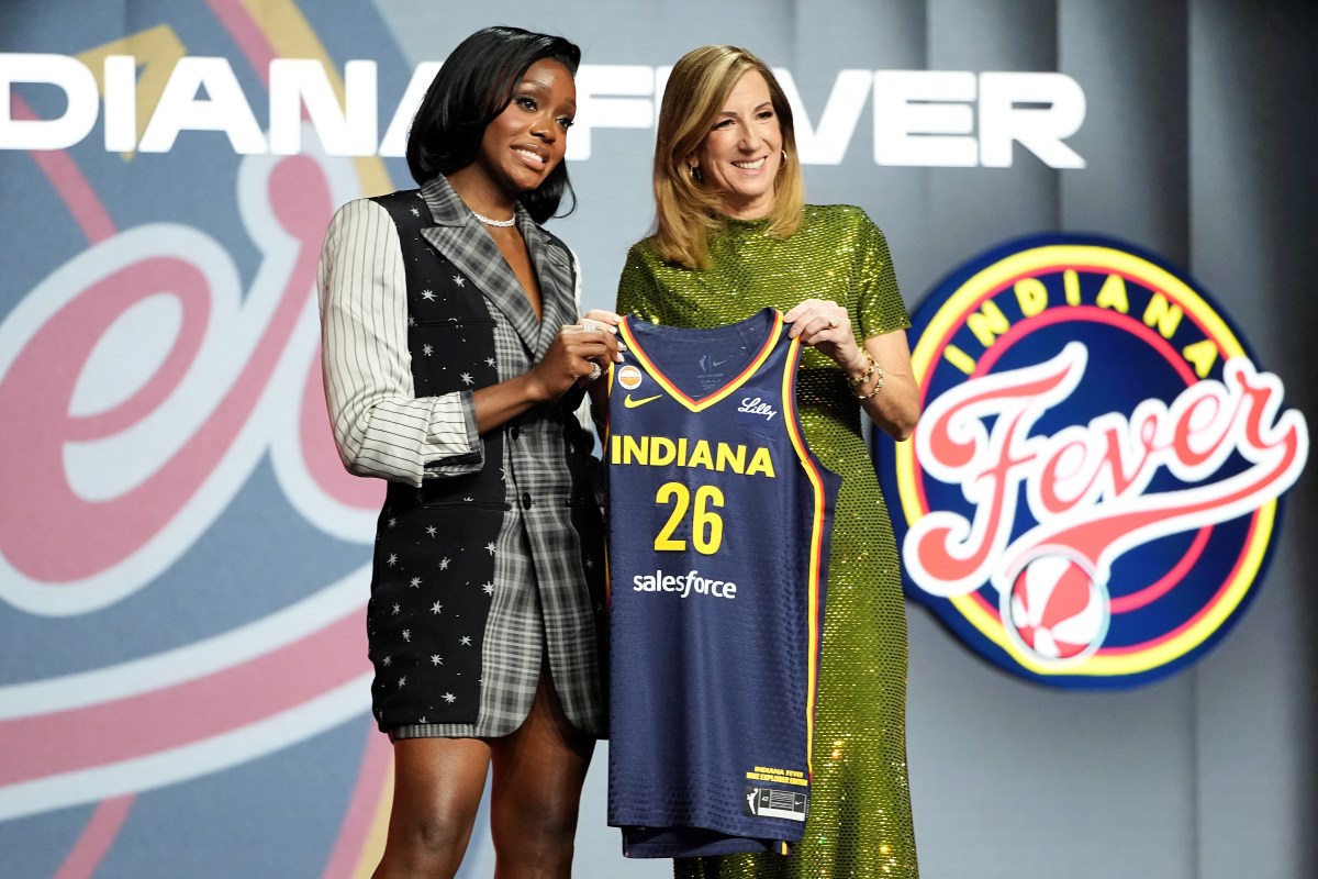 Dawn Staley Makes Cameo With Raven Johnson During Fever’s Tunnel Walk ...