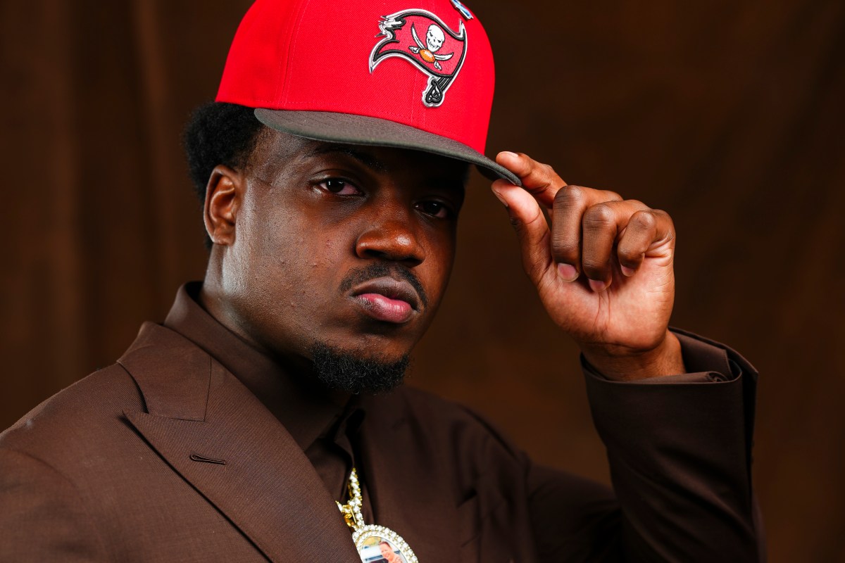 Rueben Bain Jr. Rocks Buccaneers Legend& 039;s Jersey for Rookie Minicamp