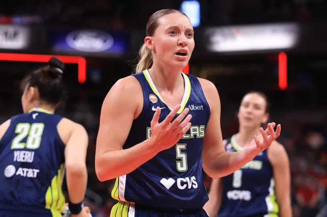 Paige Bueckers Lost Rock, Paper, Scissors Bet to Fan — See What ...