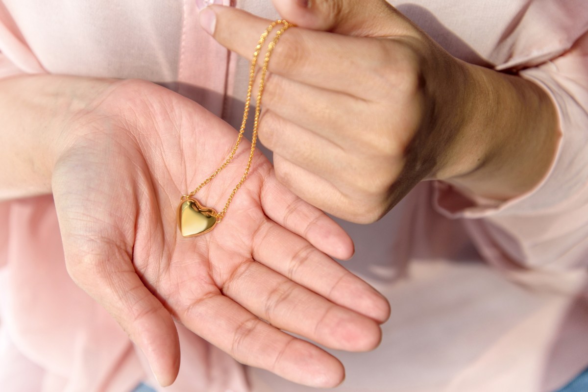 Woman Loses Gold Pendant, Can’t Believe What Happens 10 Years Later