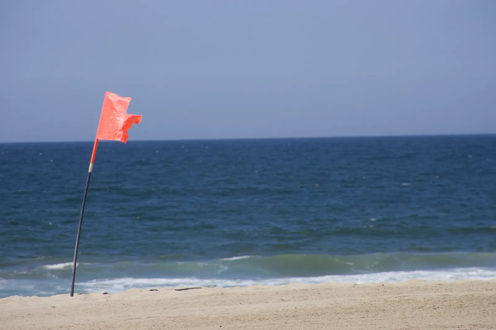 Warning Issued as Man Dies Saving His Children at Beach - Newsweek