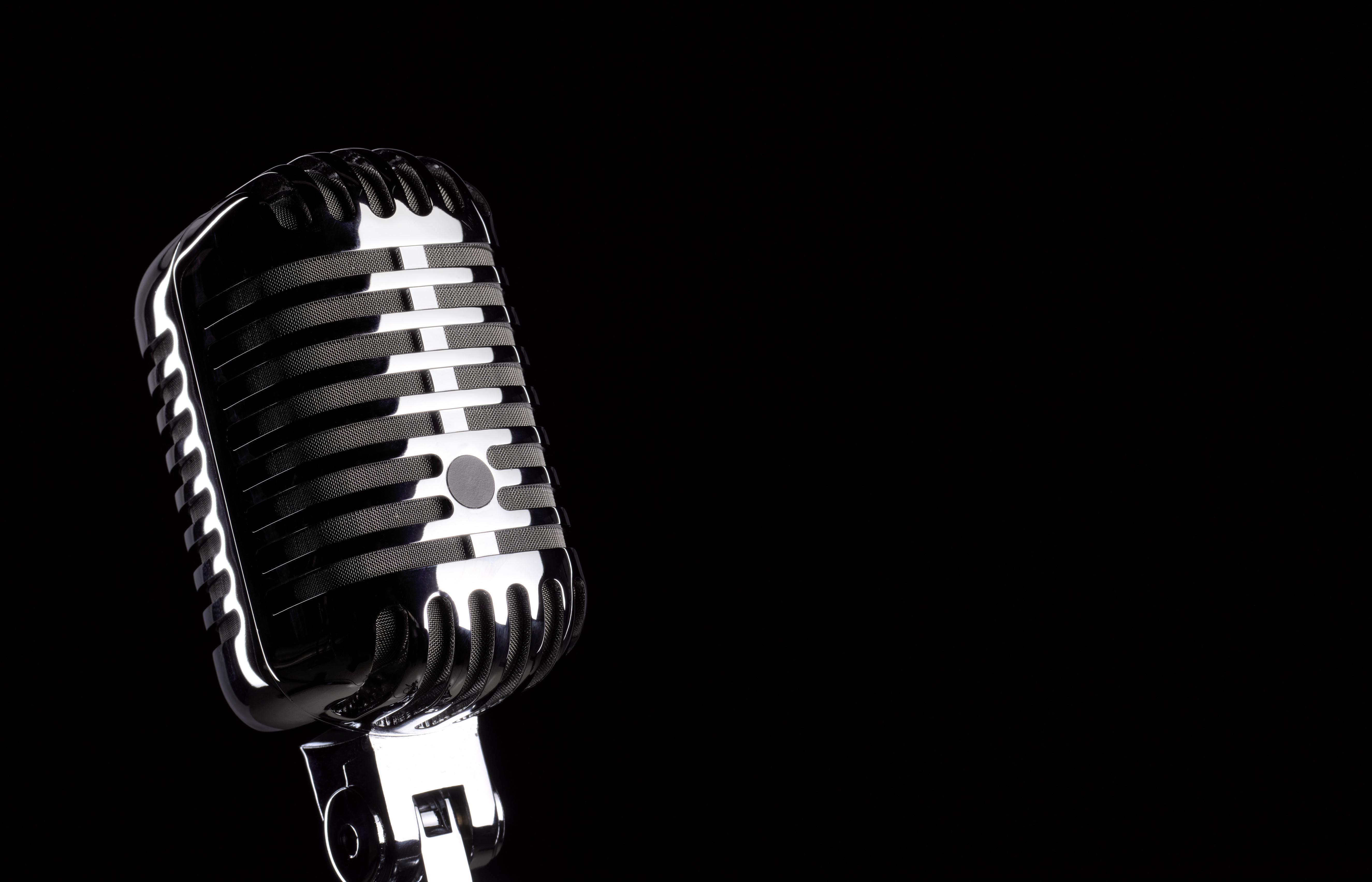 New Singer Dominating iTunes Chart Is AI-Generated