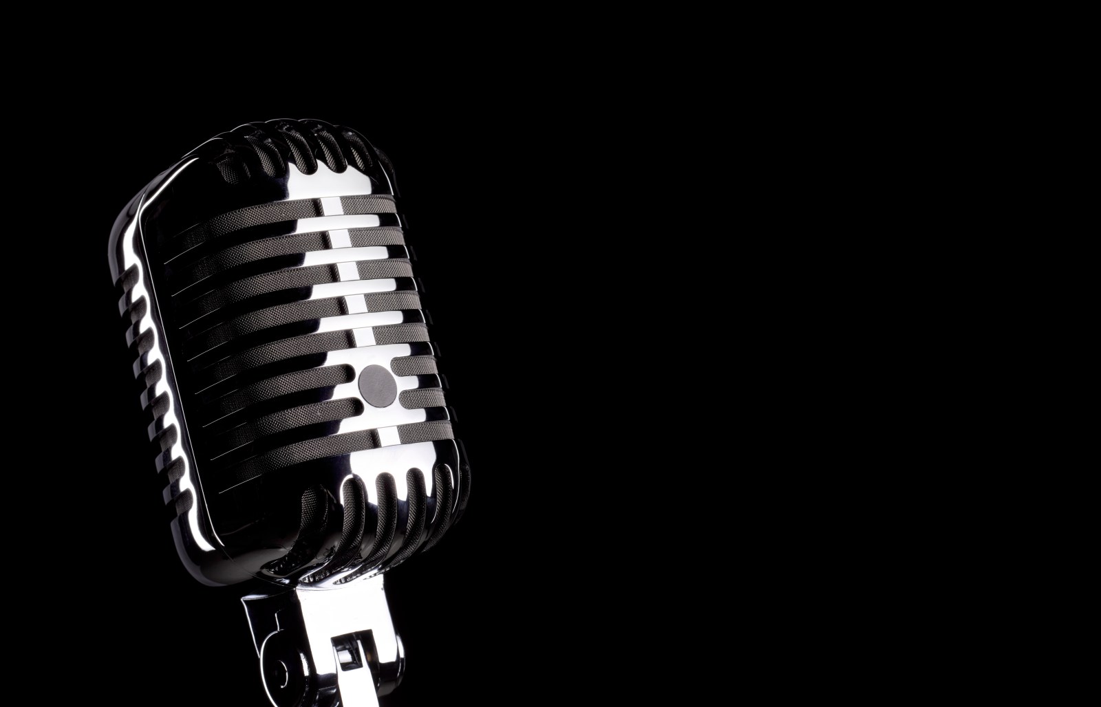 newsweek.com - Alia Shoaib - New singer dominating iTunes chart is AI-generated