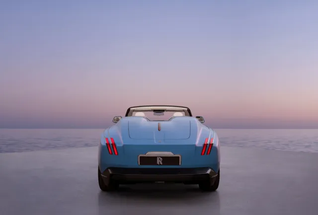 First Look: Rolls-Royce Building 100 Very Exclusive Electric Cars
