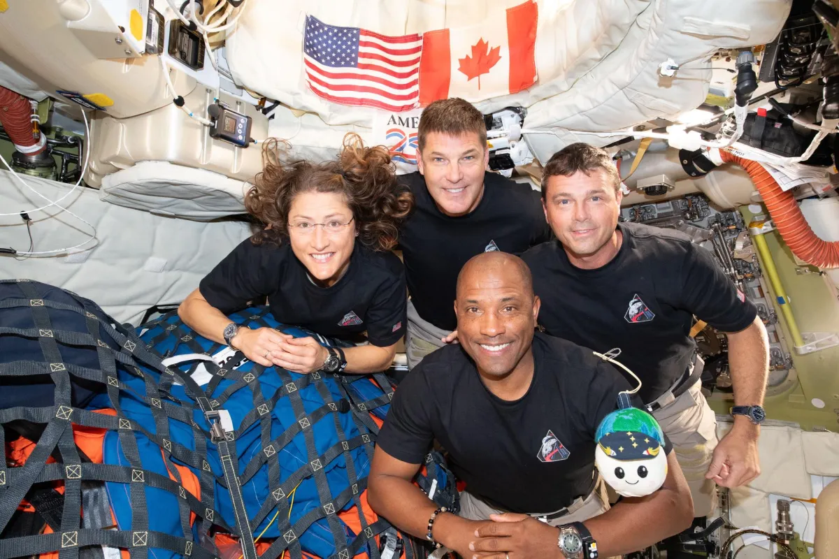 Watch live: Artemis 2 returns to Earth after historic Moon mission ...