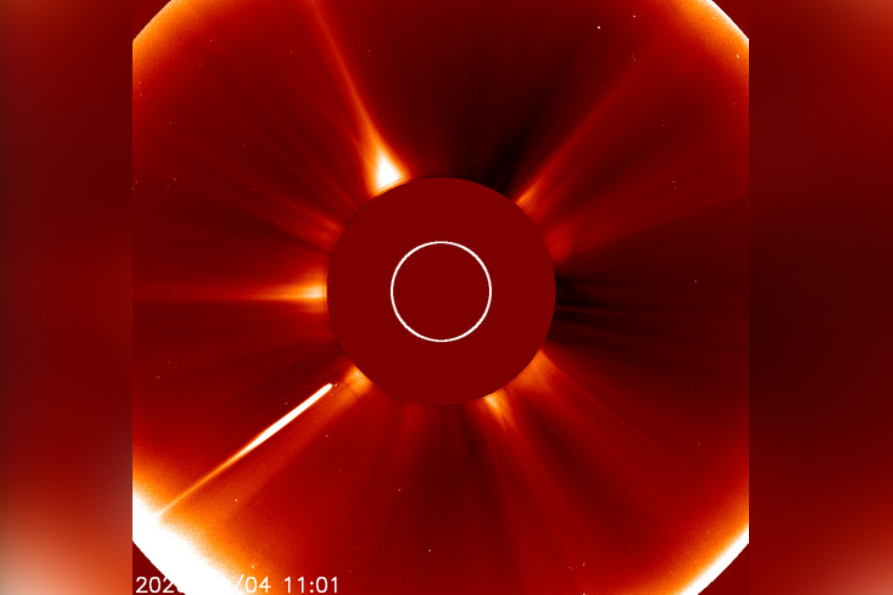 NASA Spacecraft Captures Comet Exploding