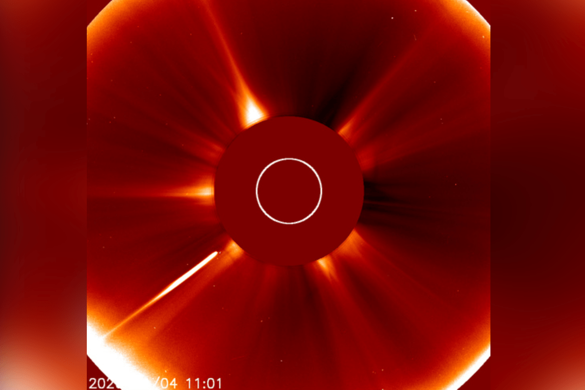 NASA Spacecraft Captures Comet Exploding
