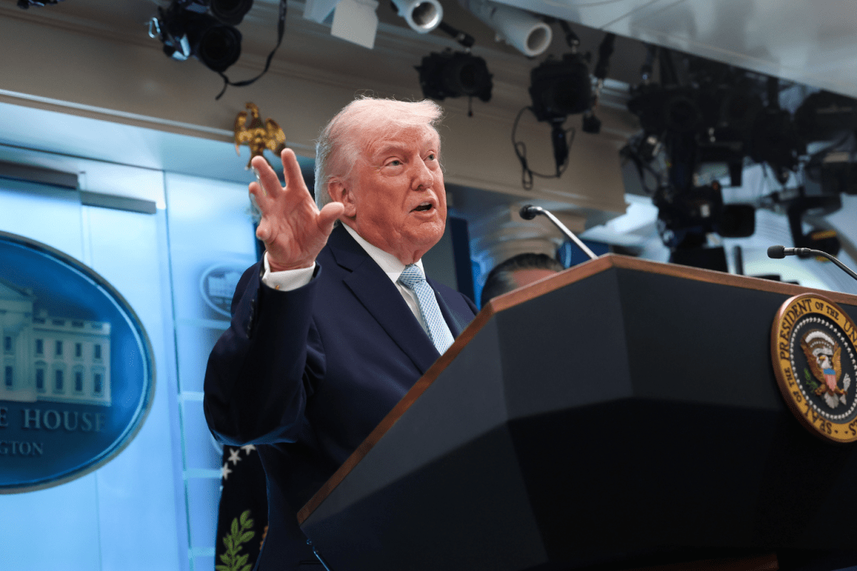 Trump reveals “secret” Iran details live despite chairman urging him not to