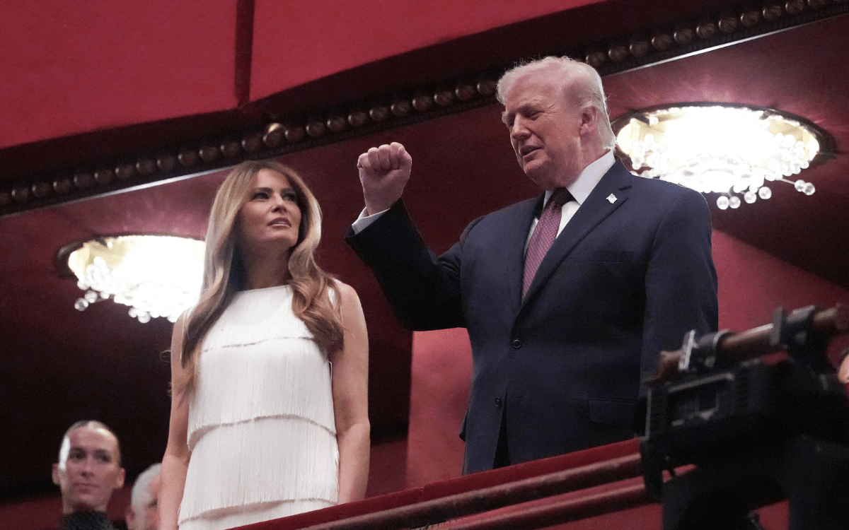 Donald Trump and Melania booed at Kennedy Center appearance