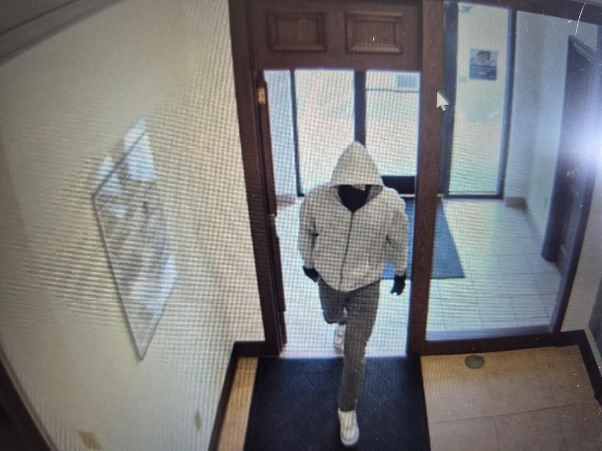 Victims Identified in Deadly Kentucky Bank Robbery as Manhunt Continues