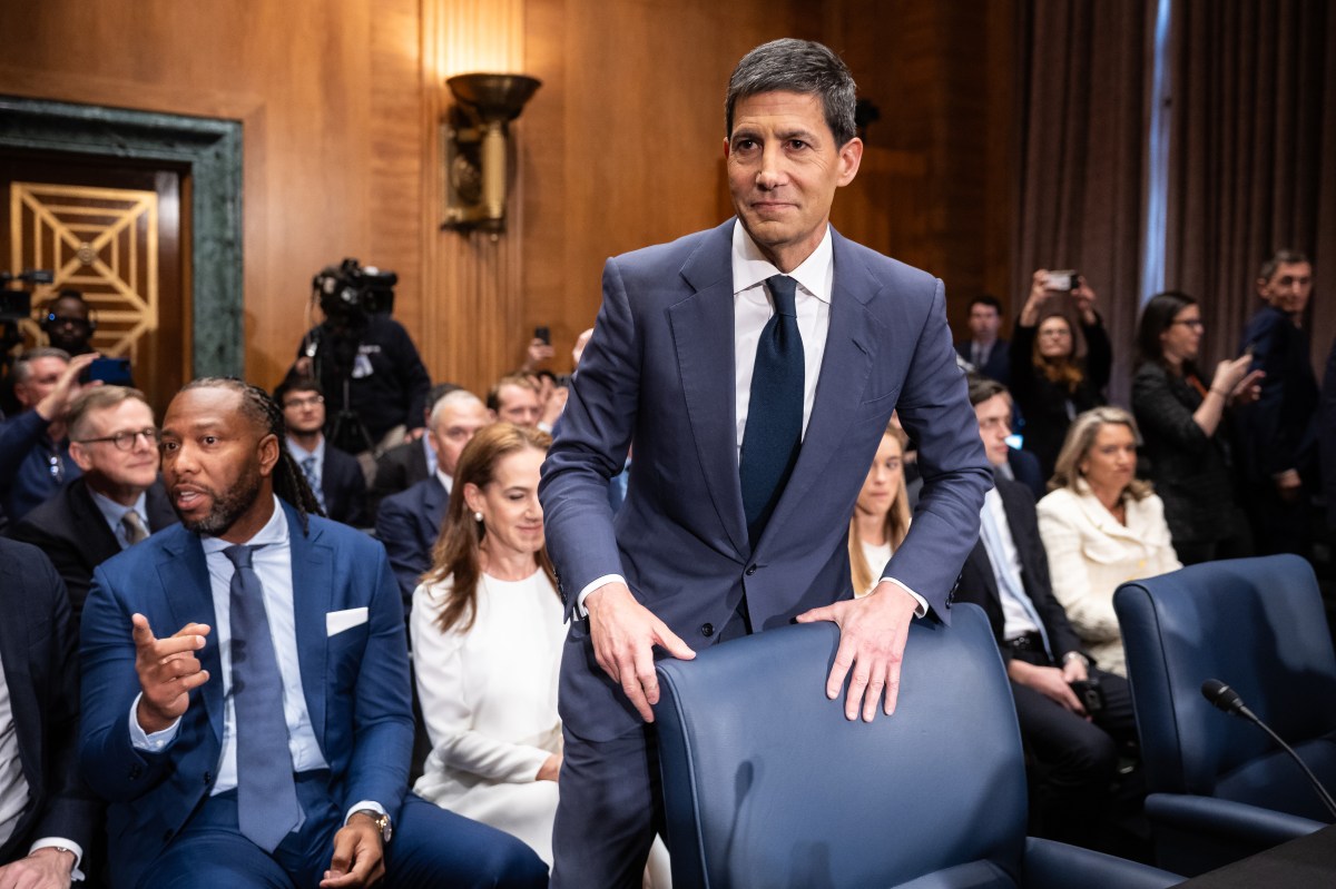 Two Democrats Join Republicans to Advance Trump Fed Nominee Kevin Warsh