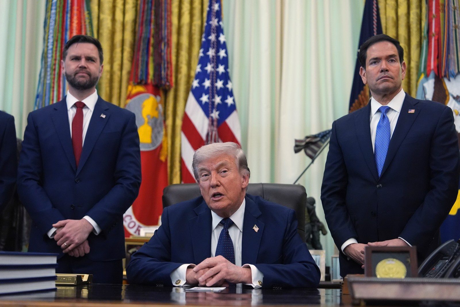 White House Maintains Standard Presidential Succession Letter in Resolute Desk