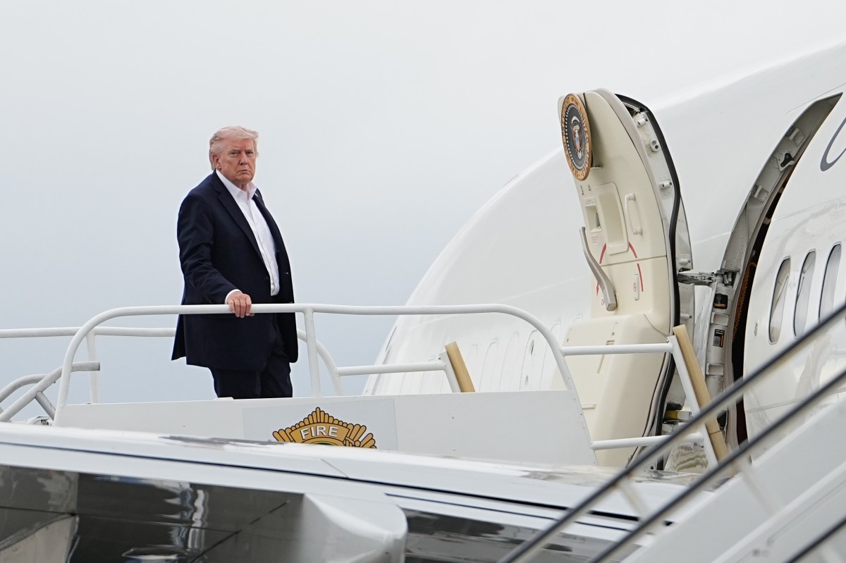 Trump Vows US Escort for Trapped Ships in Strait of Hormuz