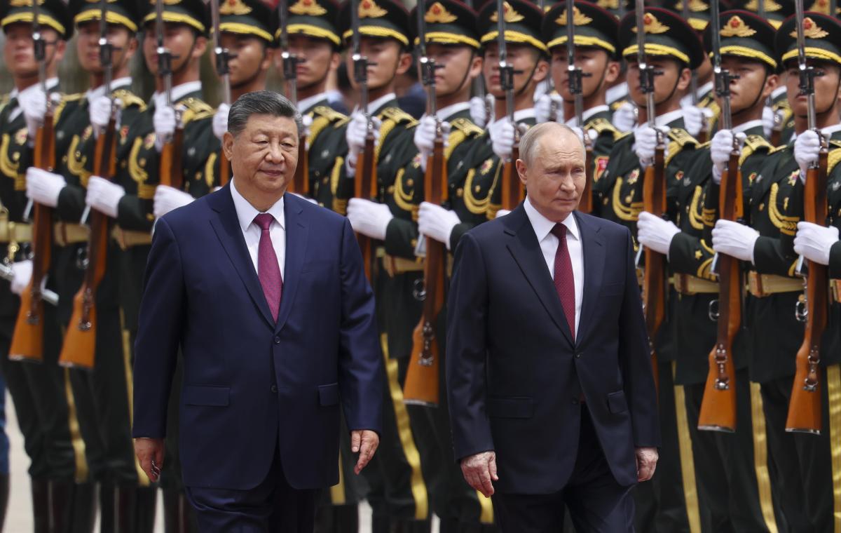 Putin Visits China& 039;s Xi Days After Trump Summit