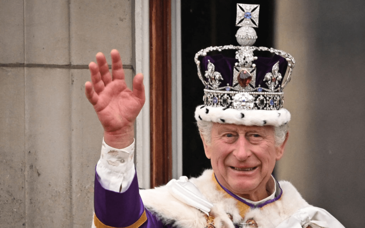 Moment Radio Station Accidentally Announces King Charles' Death