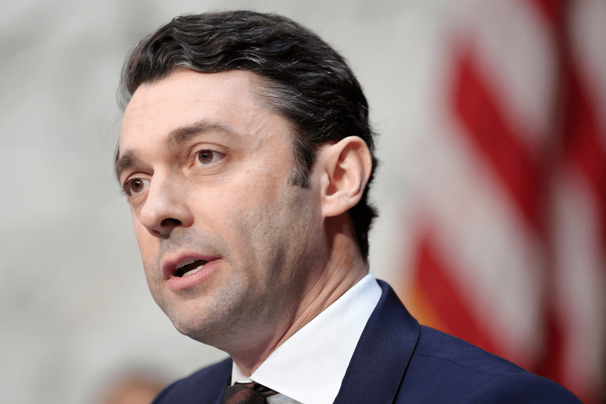 Georgia Senate Race Tracker: Ossoff& 039;s Odds of Beating GOP With Cash Edge