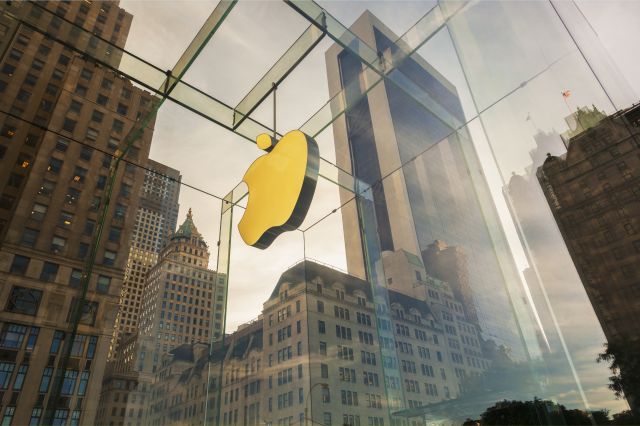 Apple Store at Central Park South, 5th Avenue.