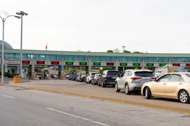 Canadians Issued Advice For Crossing US Border on Memorial Weekend