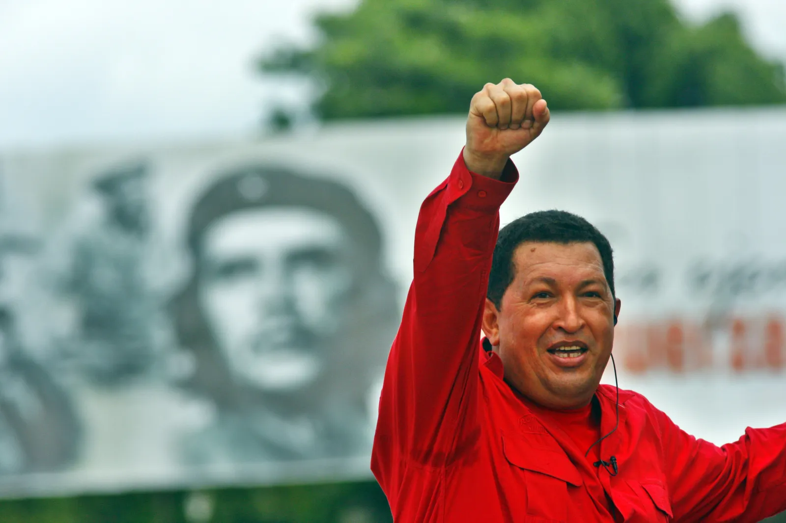 Former Hugo Chavez, President of Venezuela, gestures during his "Alo Presidente" program in front of an image of Che Guevara October 14, 2007 in Santa Clara, Cuba.