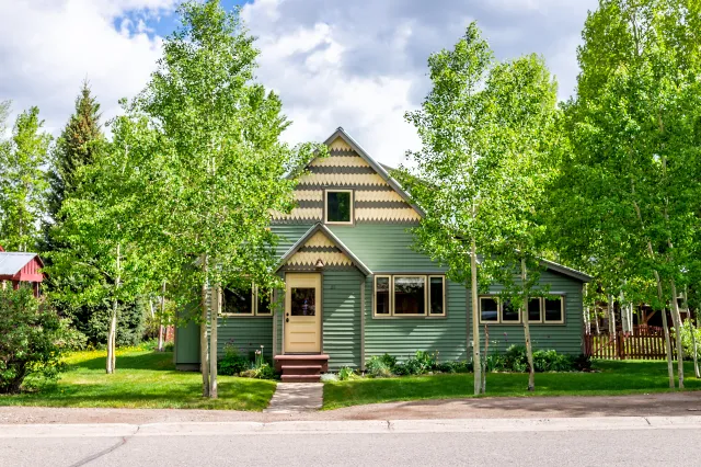 America’s Multigenerational Households Rise as Housing Crisis Bites